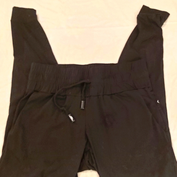 Arro joggers - Picture 1 of 6